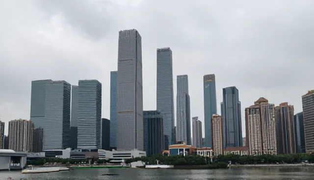 信息技术开发中两种常见做法的比较与实际取舍